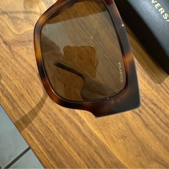 Chance to Buy Authentic Unisex Versace Medusa shades at a great price. - Picture 5 of 7